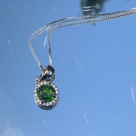 RUSSIAN EMERALD & CUBIC ZIRCONIA 925 STERLING SILVER NECKLACE, 18 INCHES - Picture 1 of 10